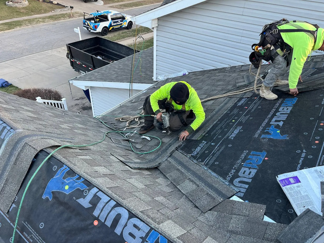 roofing contractor providing repairs